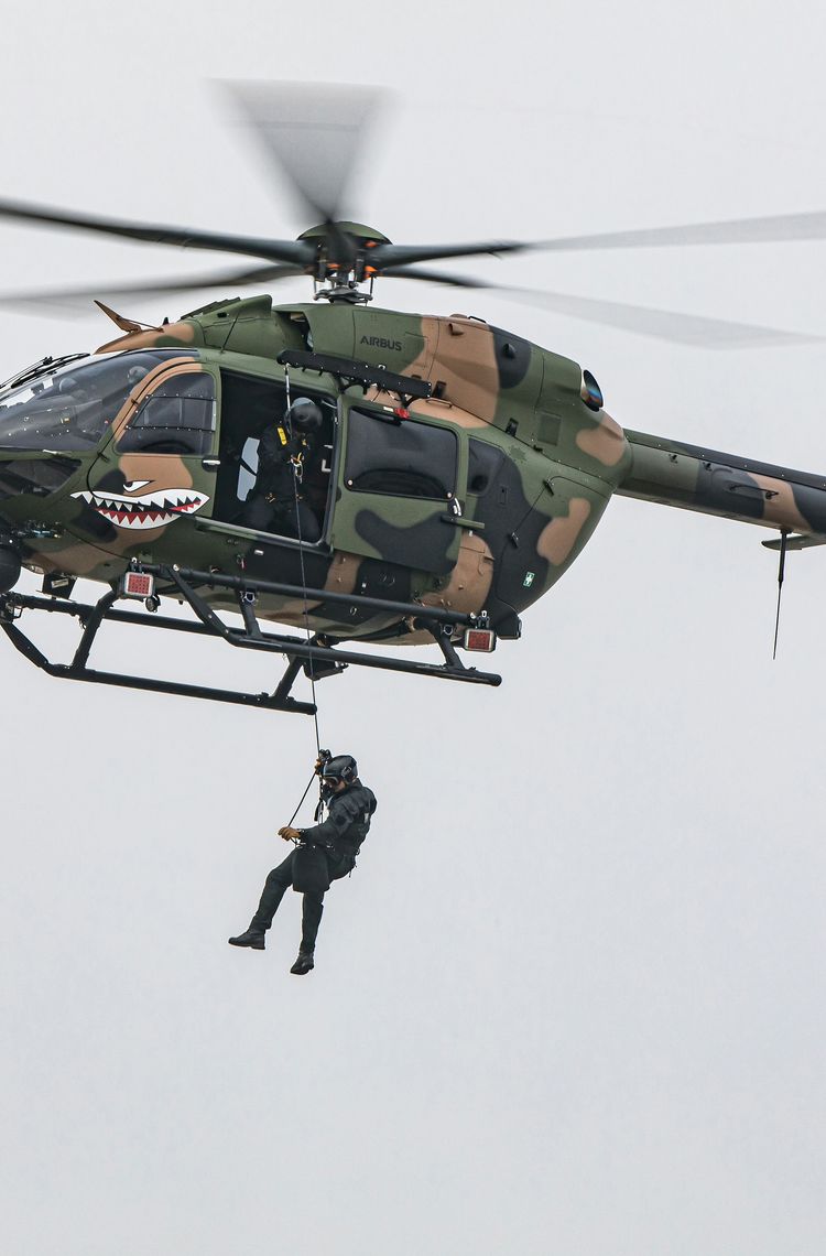 H145M abseiling demonstration H145M abseiling demonstration