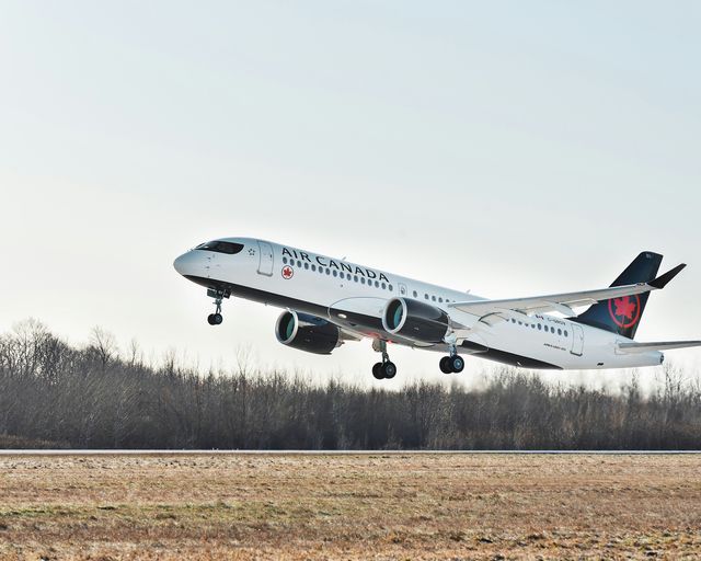 A220 Air Canada takeoff A220 Air Canada takeoff