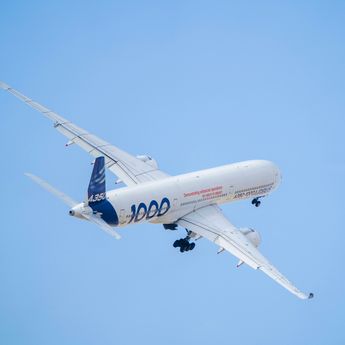 Dubai Airshow 2023 Day 4 - A350-1000 Flying display Dubai Airshow 2023 Day 4 - A350-1000 Flying display