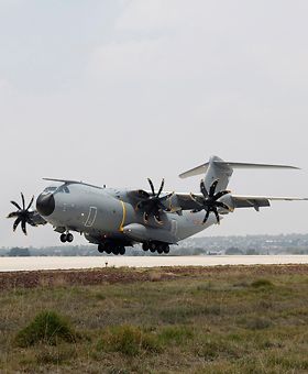 Landing of the first Spanish A400M at Santa Lucía Air Base in México at the FAMEX 17 exhibition Landing of the first Spanish A400M at Santa Lucía Air Base in México at the FAMEX 17 exhibition