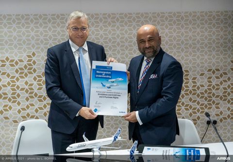 Dubai Airshow 2021 Day3 - Airbus and Jazeera Airways signature