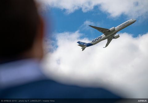 A350-1000 Airbus Flying Display at Paris Airshow 2019 - ambiance