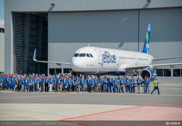 Team in front of the first A321 delivery from Mobile to Jetblue Team in front of the first A321 delivery from Mobile to Jetblue