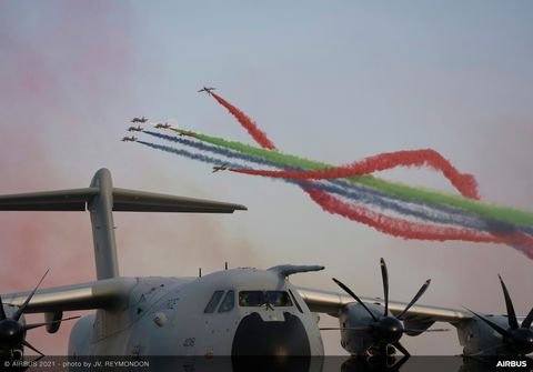 Dubai Airshow 2021 Day 3 - Al Fursan flying above A400M