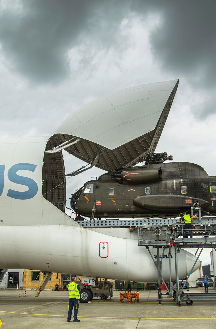 Airbus tests loading system for military outsized cargo on Beluga Airbus tests loading system for military outsized cargo on Beluga