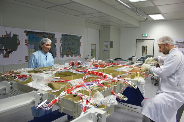 Parts of the Bartolomeo platform in the clean room at Airbus in Bremen, here the integration of harness.