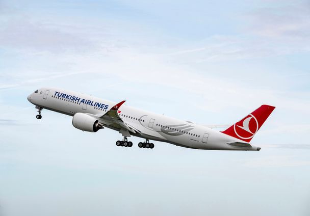 A350-900 Turkish Airlines MSN403 taking off - First Flight