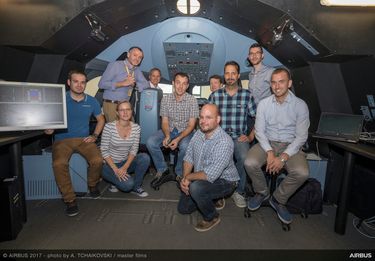 Airbus and Cathay Pacific A350-1000 flight simulator campaign Airbus and Cathay Pacific A350-1000 flight simulator campaign