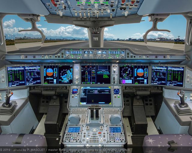 A350 cockpit HUD A350 cockpit HUD