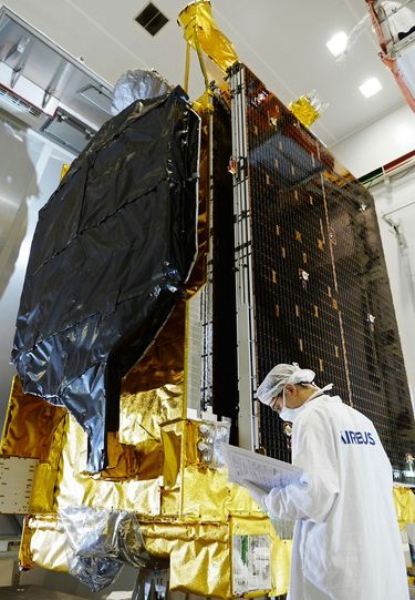 EchoStar105packing CopyrightAirbus2017 EchoStar105packing CopyrightAirbus2017