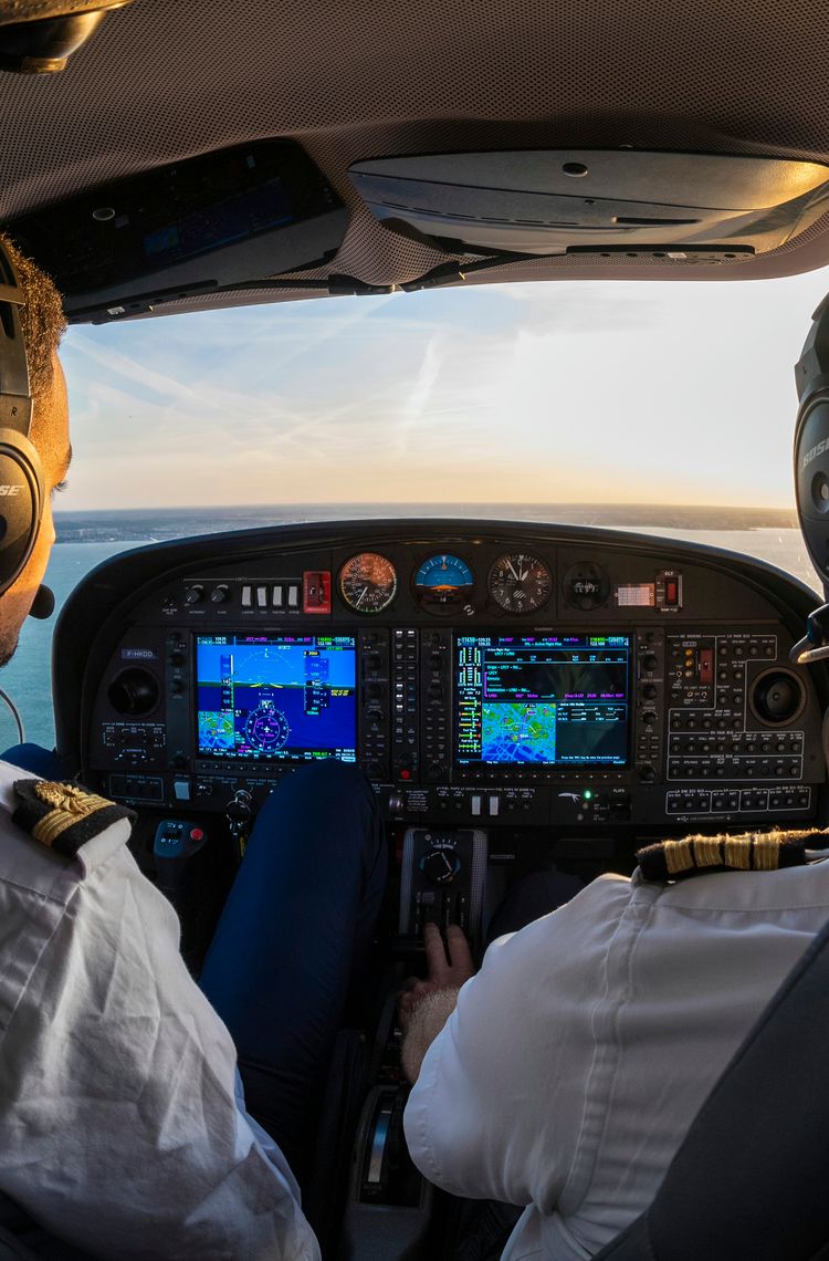 AFA - Flight session inside a Diamond DA42 flying 1 Flight session between an instructor and a cadet inside a Diamond DA42 Airbus Flight Academy aircraft, flying over Angoulême's region