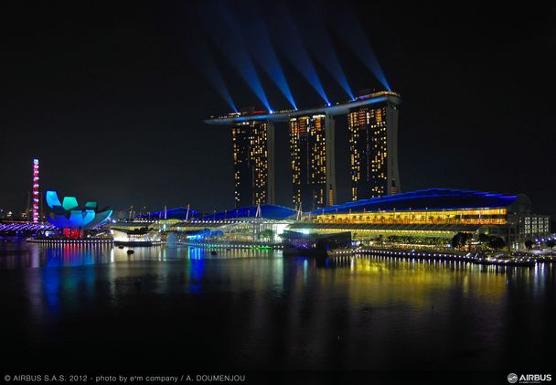 SINGAPORE AIRSHOW 2012 - CITY BY NIGHT