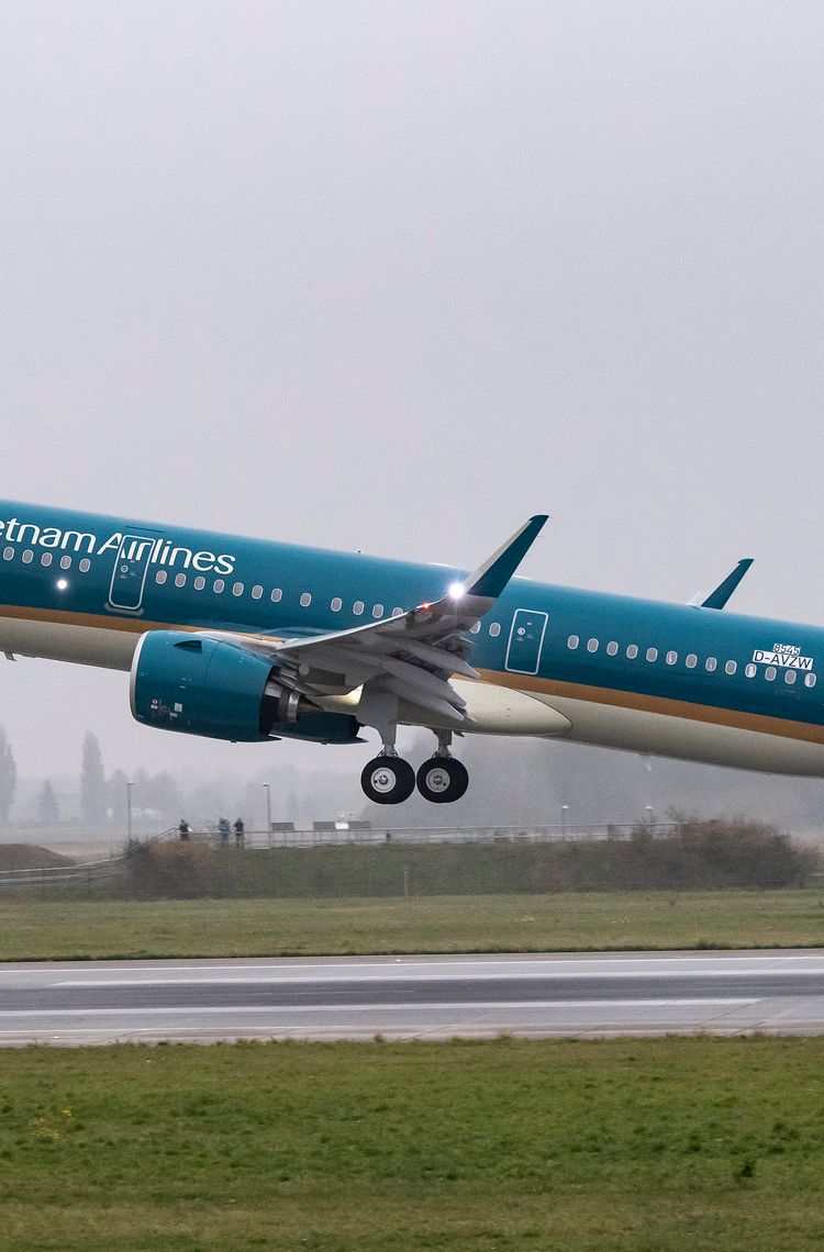 A321neo Vietnam Airlines taking off A321neo Vietnam Airlines taking off