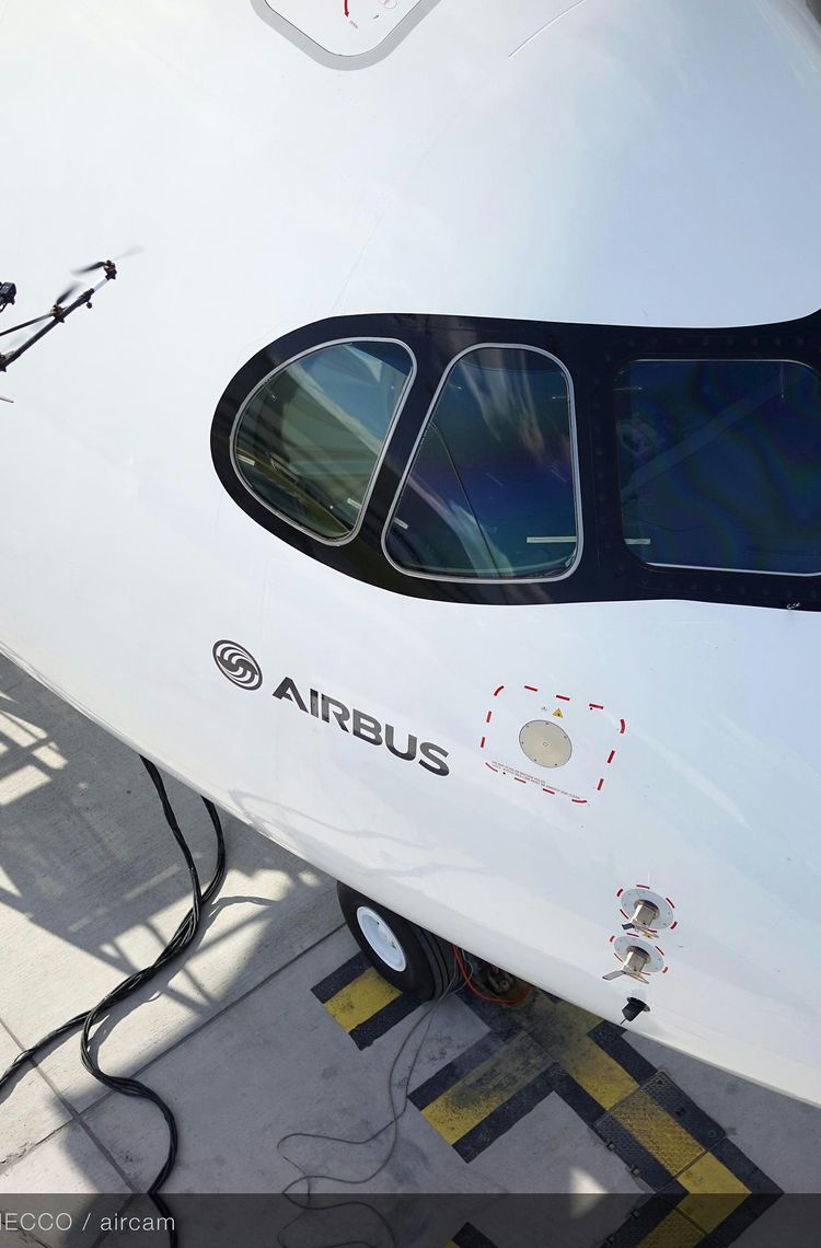 A350 XWB quality inspection by drone A350 XWB quality inspection by drone