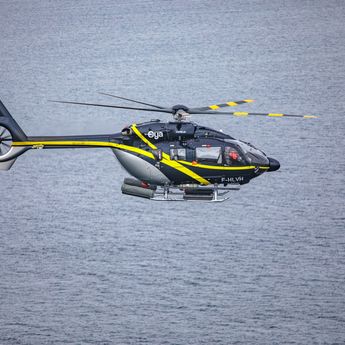Oya Vendée Hélicoptères’ H145 in flight off the west coast of France Oya Vendée Hélicoptères’ H145 in flight off the west coast of France