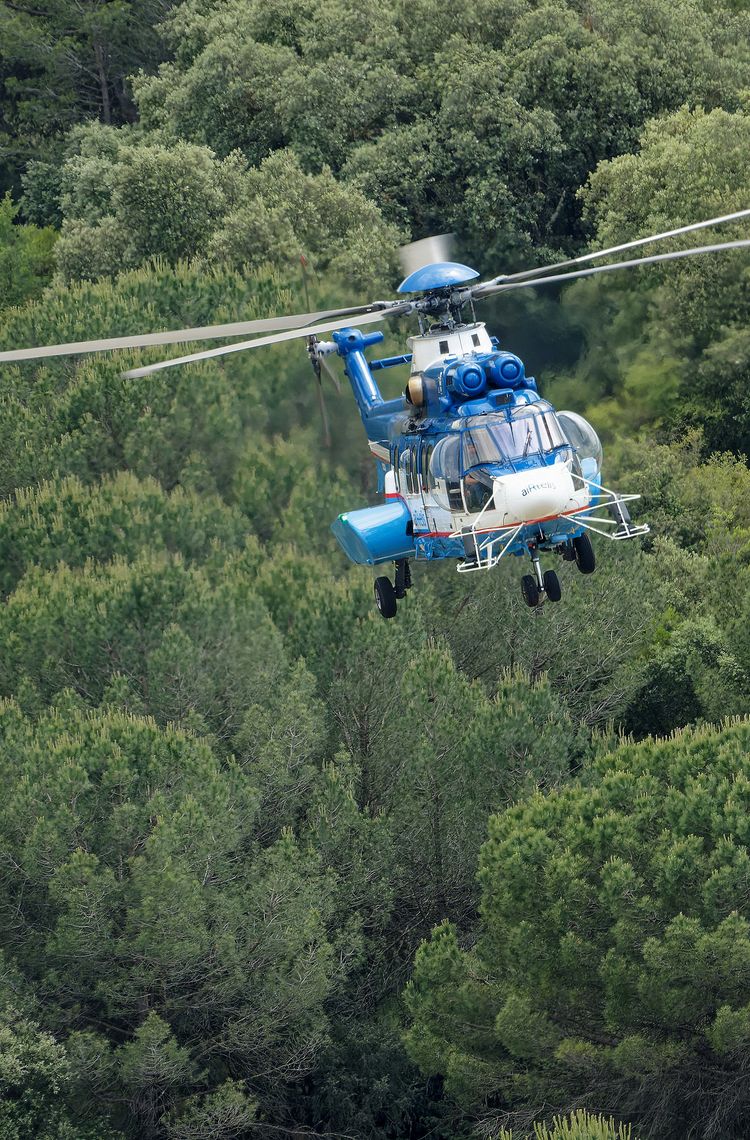 Firefighting training with an H225 Airtelis Firefighting training with an H225 Airtelis
