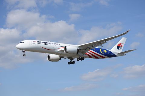 A350-900 Malaysia airlines MSN213 landing