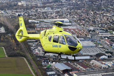 An H135 flying for the SAMU An H135 flying for the SAMU