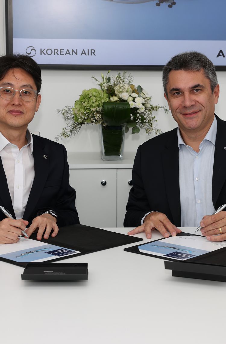 Signature ceremony Korean Air and Airbus for SFP+ during MRO Europe 2025 Signature ceremony Korean Air and Airbus for SFP+ during MRO Europe 2025