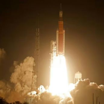 Artemis I launch - © Reuters Artemis I launch - © Reuters