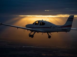 AFA - Cirrus SR20 flying 3 A Cirrus SR20 Airbus Flight Academy aircraft flying over Angoulême's region at dusk