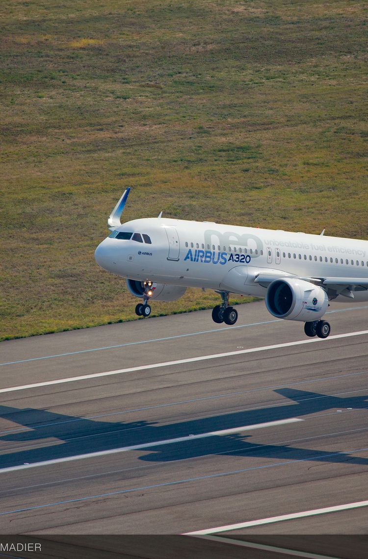 A320neo TAKE OFF - FIRST FLIGHT A320neo TAKE OFF - FIRST FLIGHT