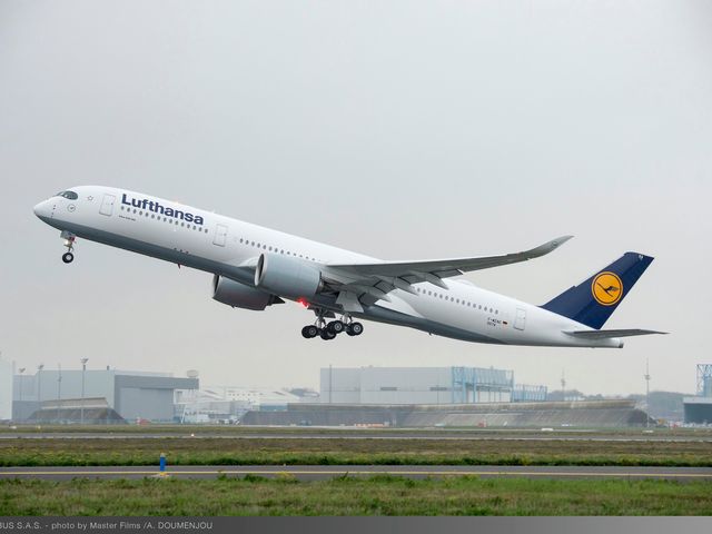 Lufthansa A350 XWB first flight_Take-off 1 Lufthansa A350 XWB first flight_Take-off 1